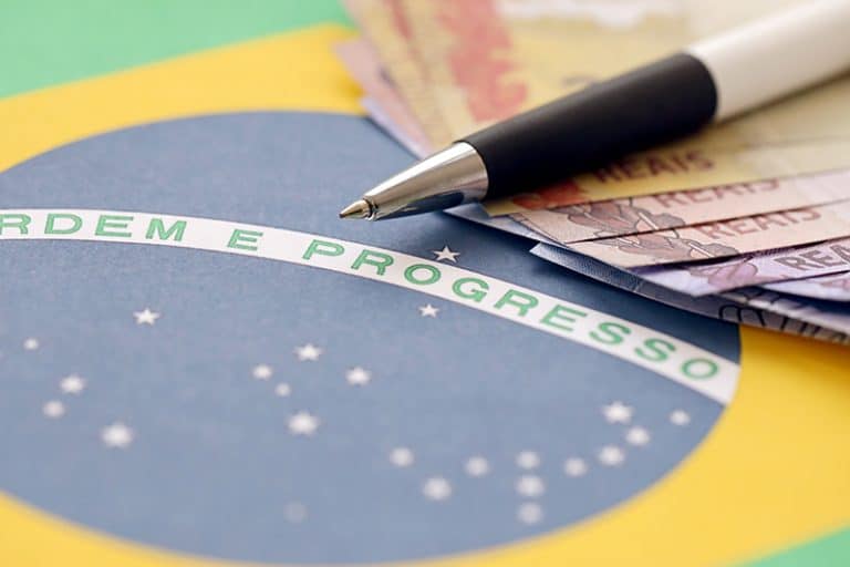 Mercado Imobiliário em alta! Entenda como a queda da taxa Selic pode beneficiar você
