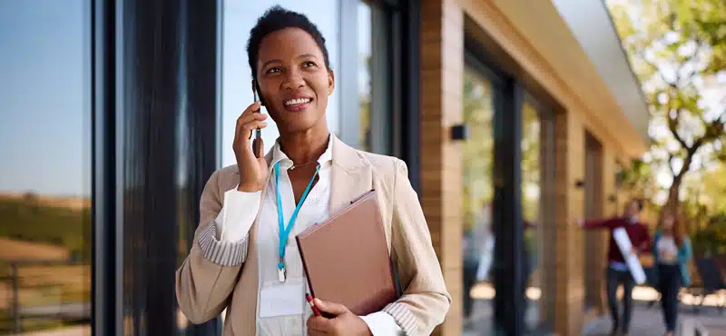 Leads não esperam: por que corretores que respondem em segundos vendem mais